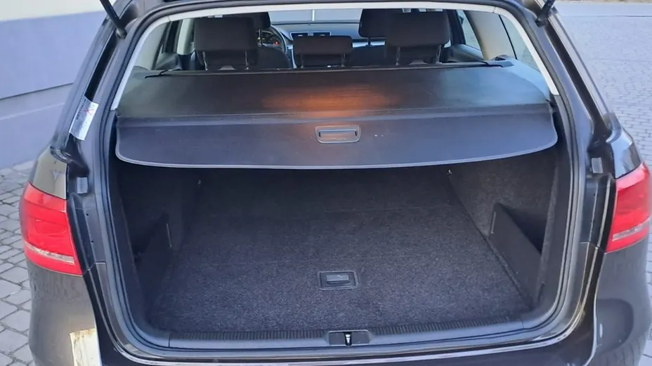 VOLKSWAGEN Passat -