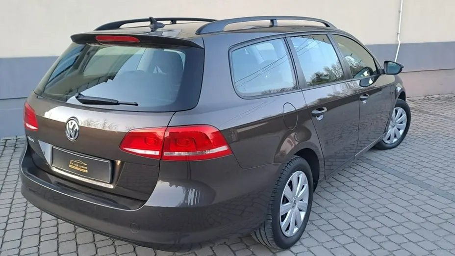 VOLKSWAGEN Passat -