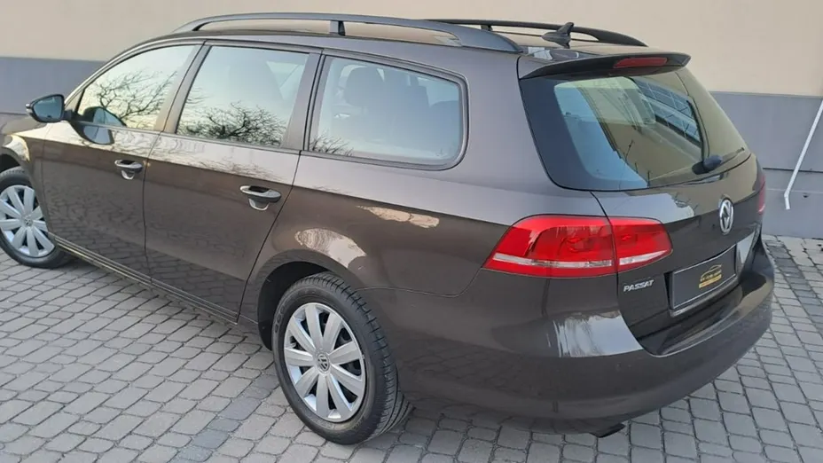 VOLKSWAGEN Passat -