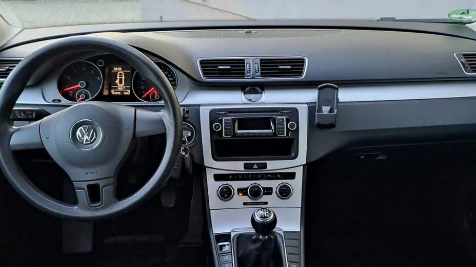 VOLKSWAGEN Passat -