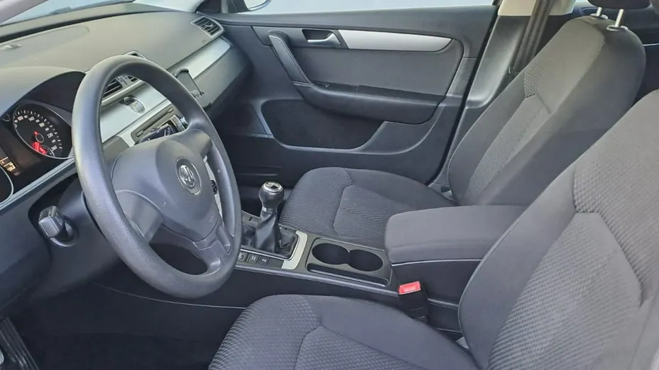 VOLKSWAGEN Passat -
