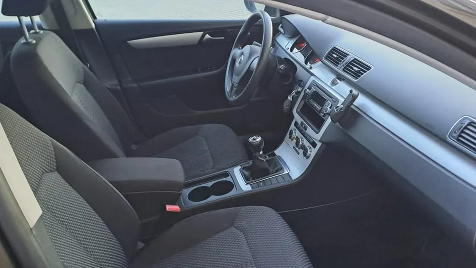 VOLKSWAGEN Passat -