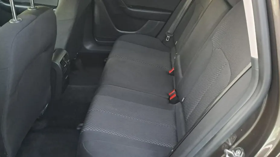 VOLKSWAGEN Passat -