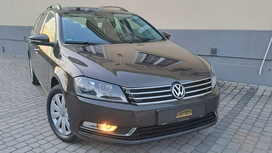 VOLKSWAGEN Passat -