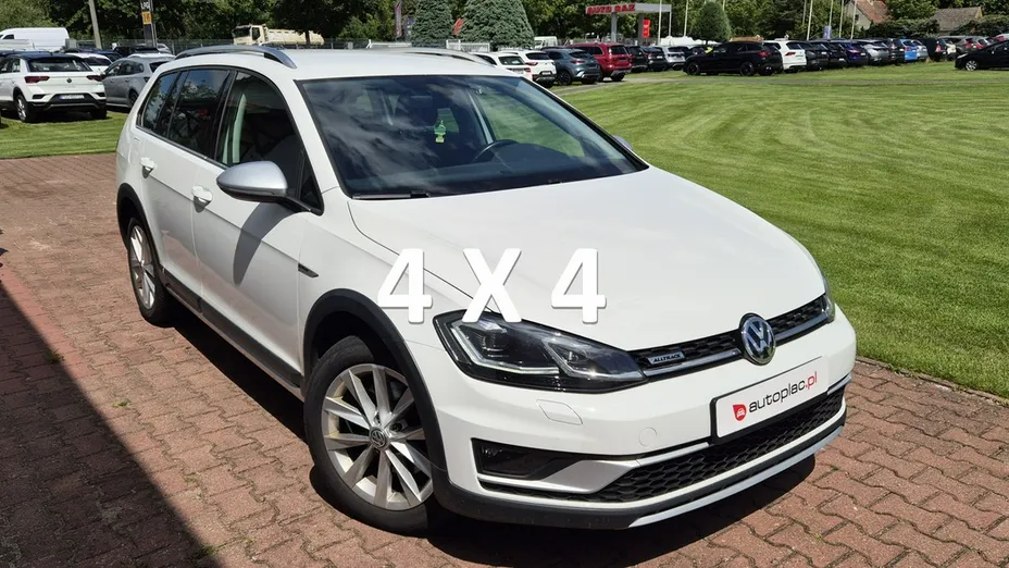 VOLKSWAGEN Golf -
