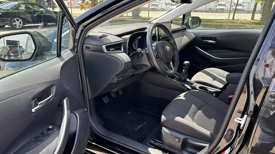 TOYOTA Corolla -