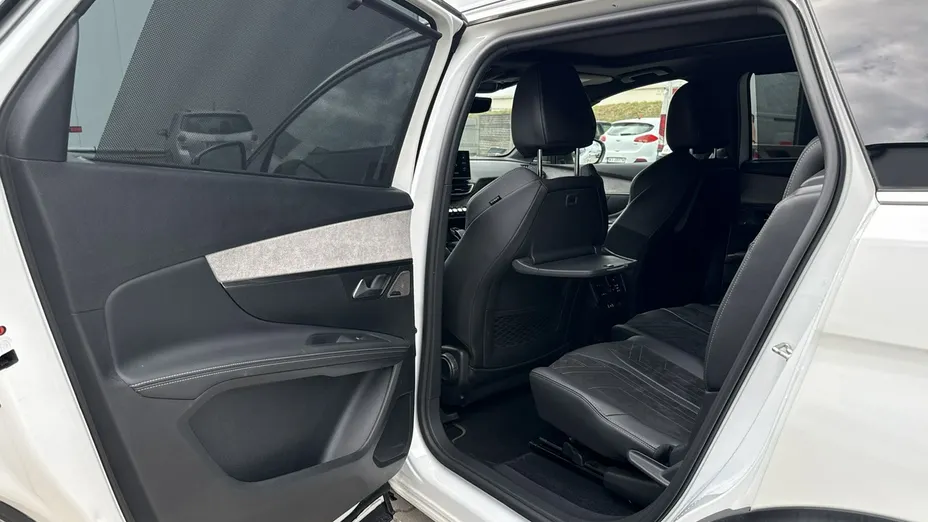 PEUGEOT 5008 -