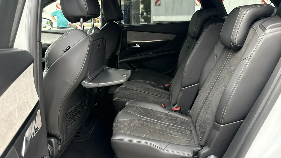 PEUGEOT 5008 -