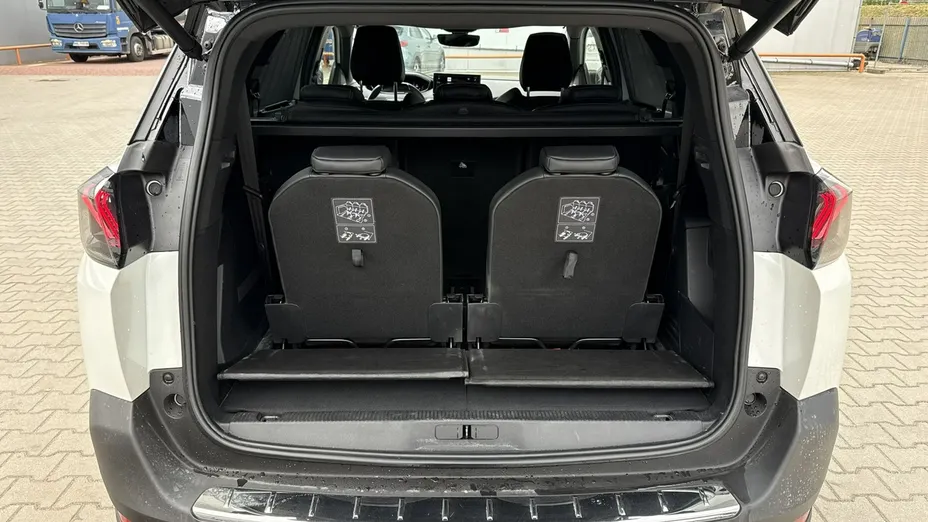 PEUGEOT 5008 -