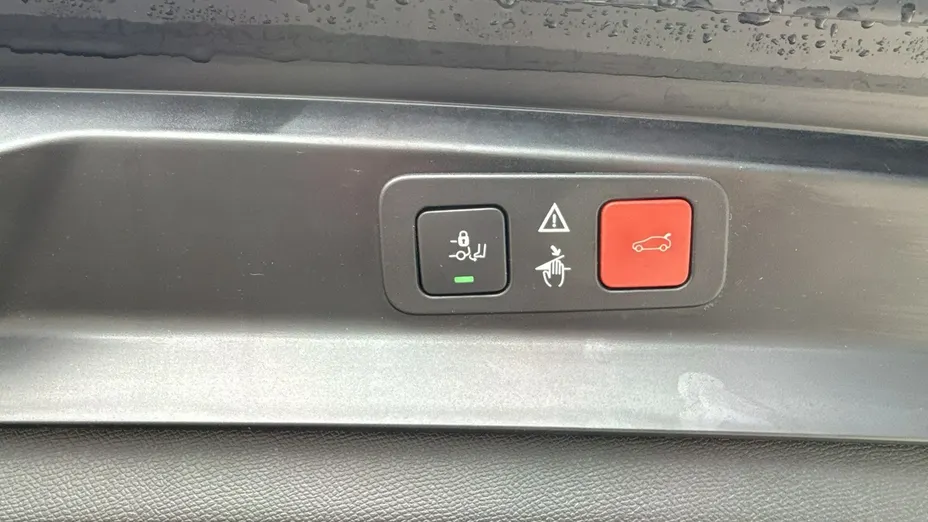 PEUGEOT 5008 -