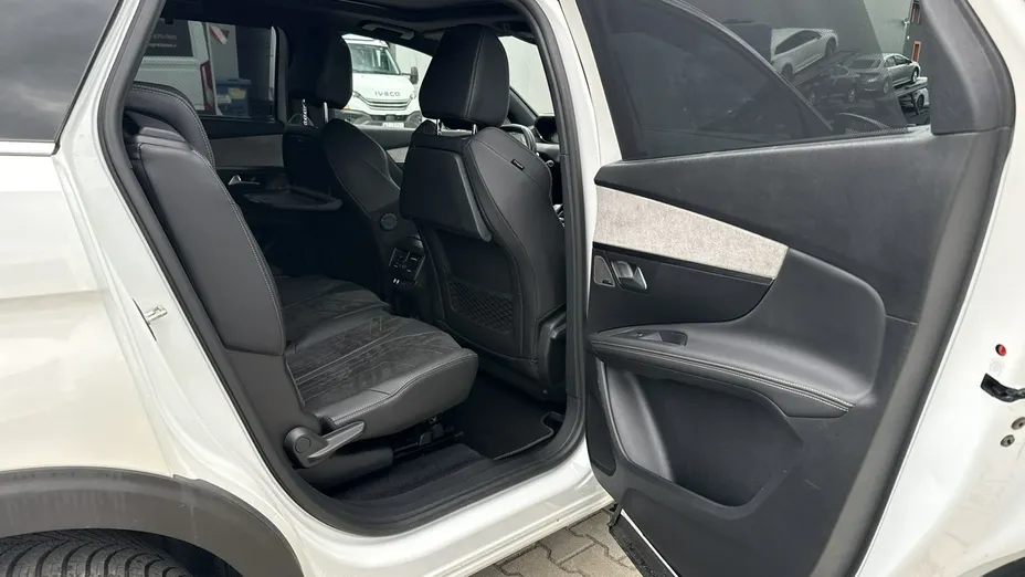 PEUGEOT 5008 -