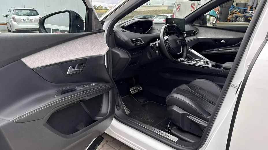 PEUGEOT 5008 -