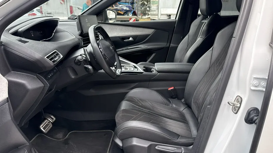 PEUGEOT 5008 -