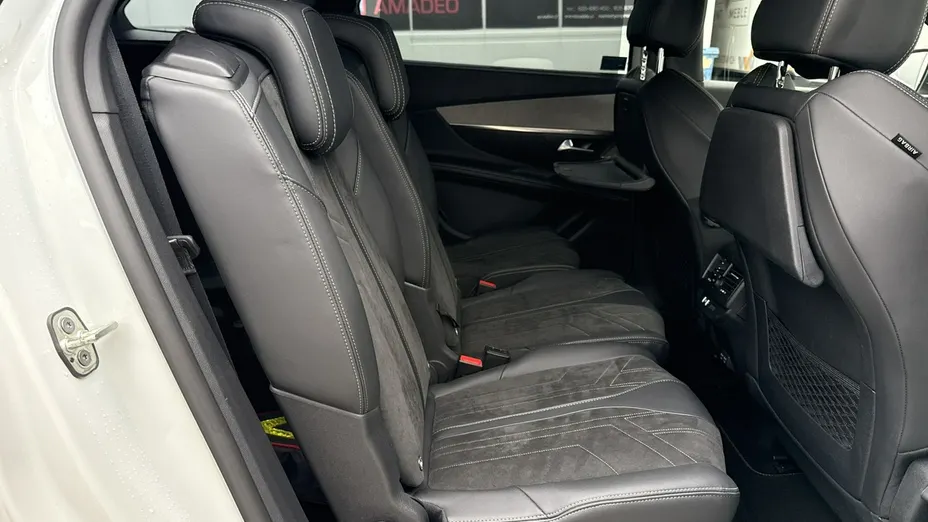 PEUGEOT 5008 -