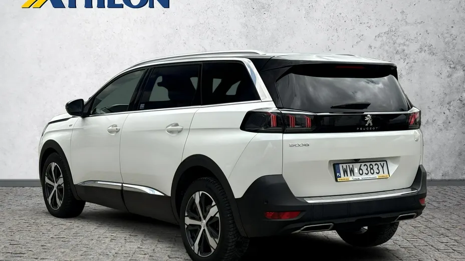 PEUGEOT 5008 -