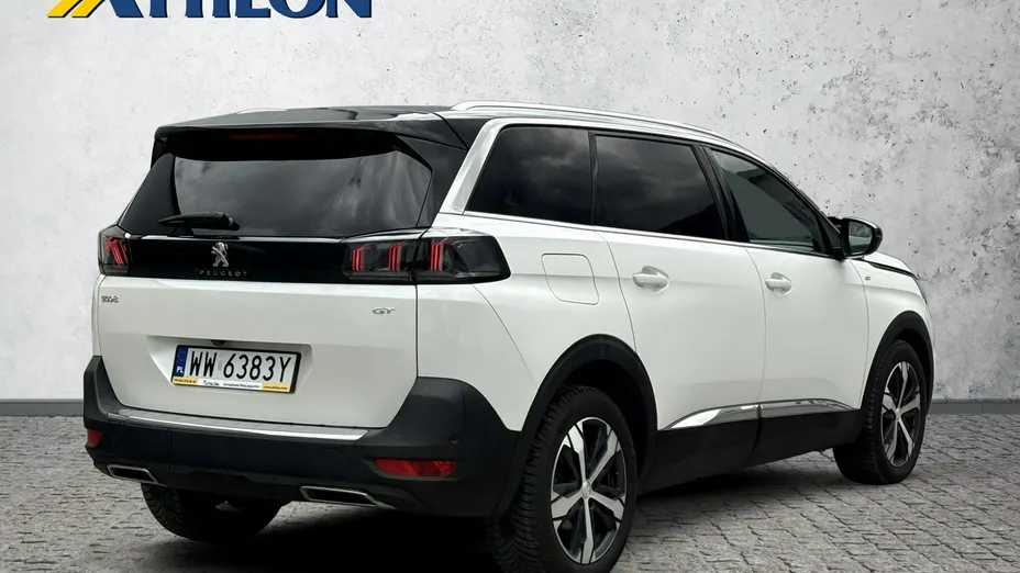 PEUGEOT 5008 -