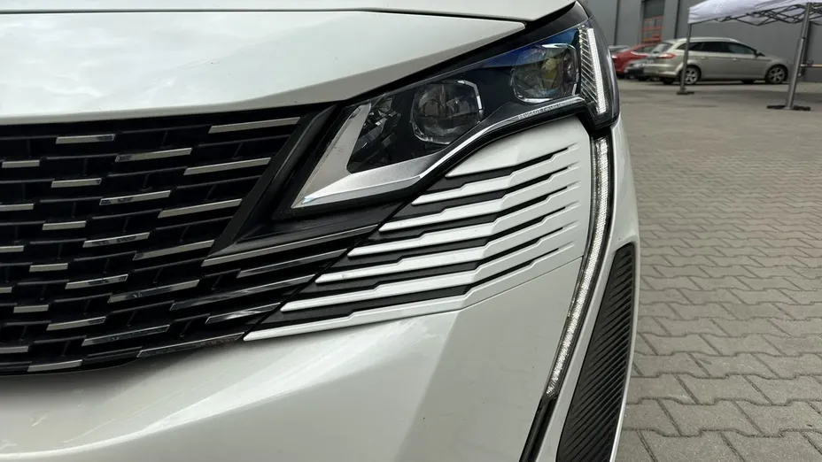 PEUGEOT 5008 -