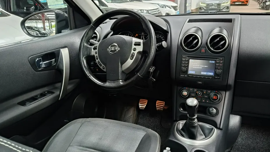 NISSAN Qashqai -
