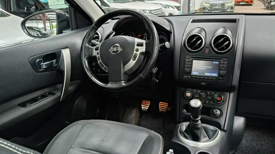 NISSAN Qashqai -
