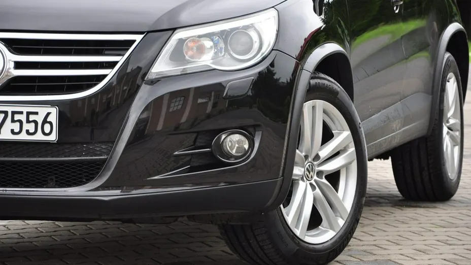 VOLKSWAGEN Tiguan -