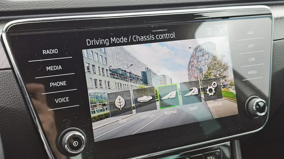 SKODA Superb -