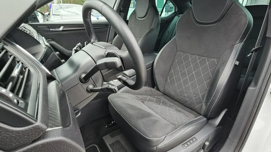 SKODA Superb -