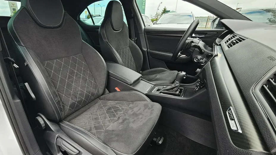 SKODA Superb -