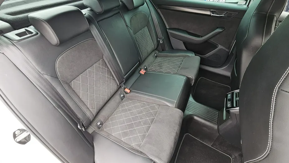 SKODA Superb -
