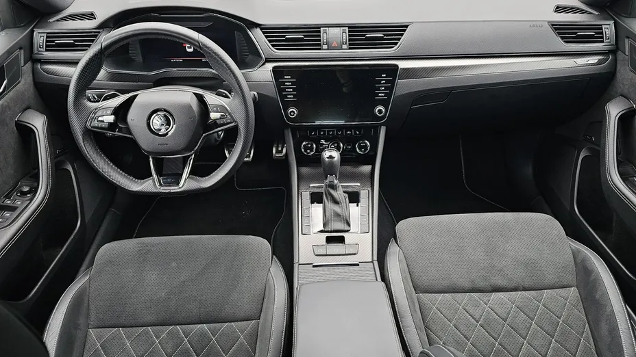 SKODA Superb -