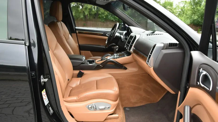 PORSCHE Cayenne -