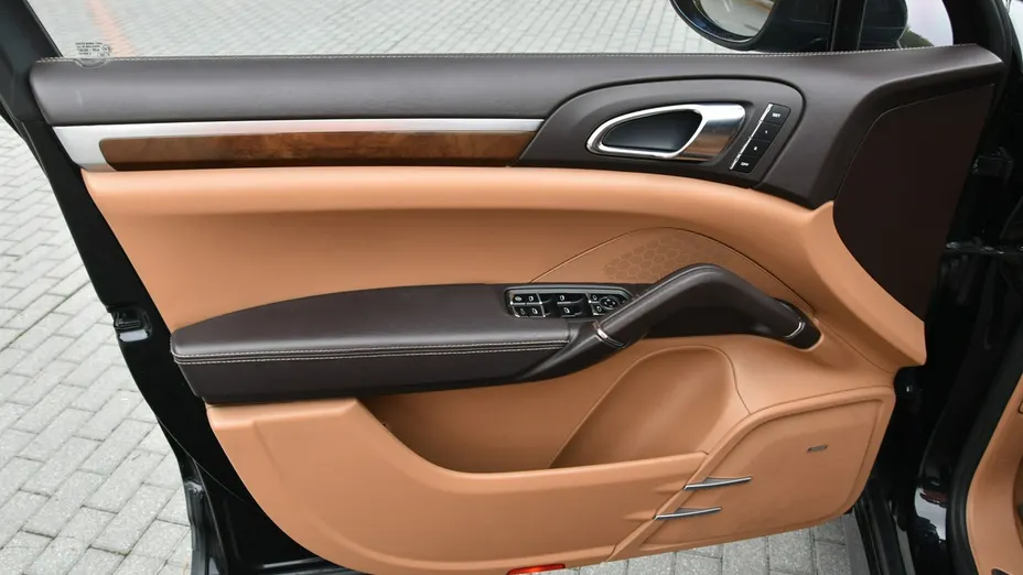 PORSCHE Cayenne -