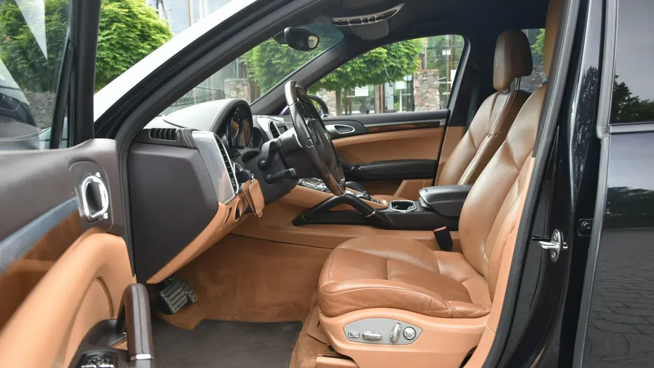 PORSCHE Cayenne -