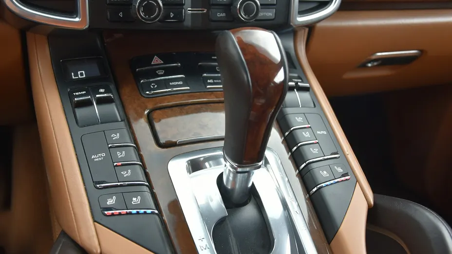 PORSCHE Cayenne -