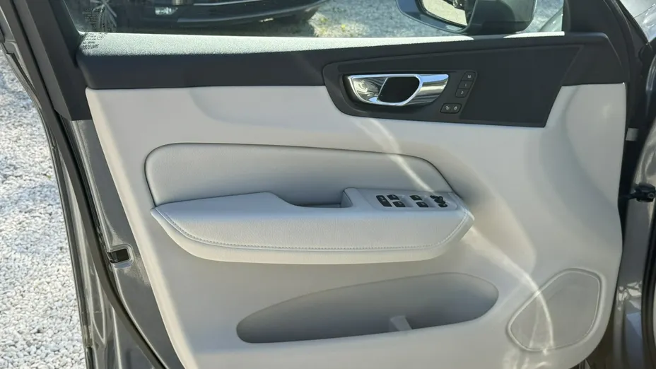 VOLVO XC60 -