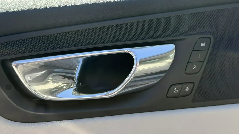 VOLVO XC60 -