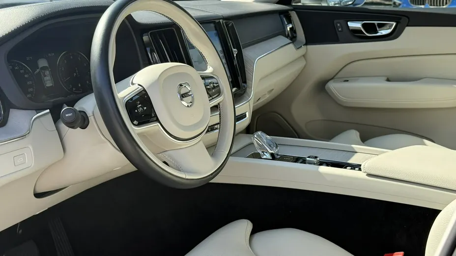 VOLVO XC60 -