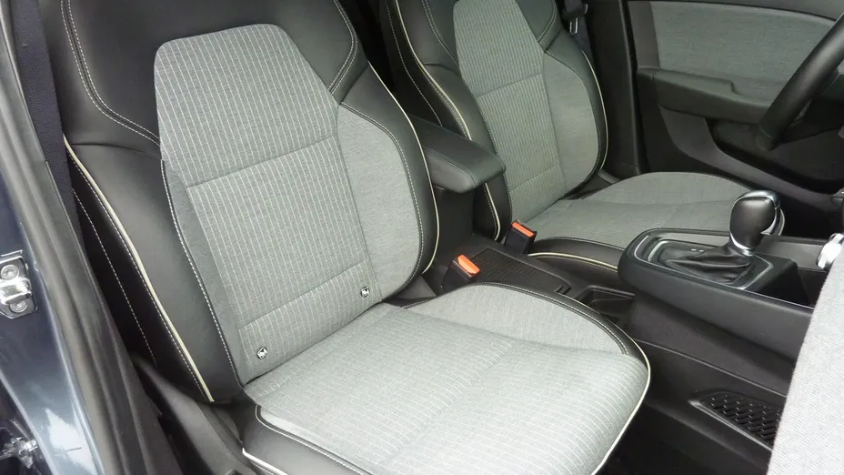 RENAULT Clio -