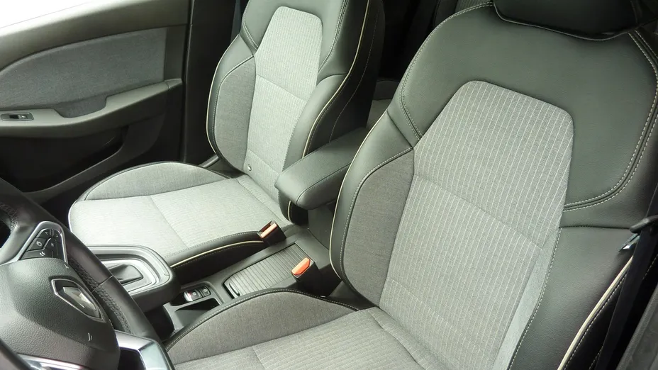 RENAULT Clio -