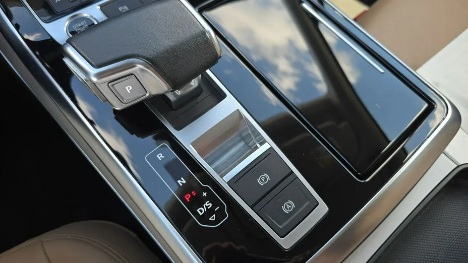 AUDI Q7 -