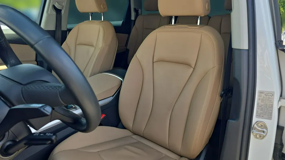 AUDI Q7 -