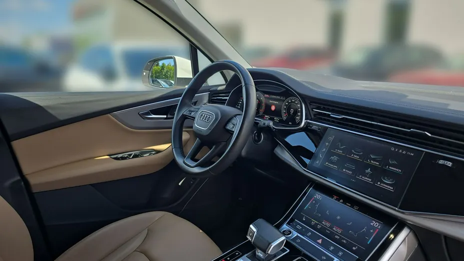 AUDI Q7 -