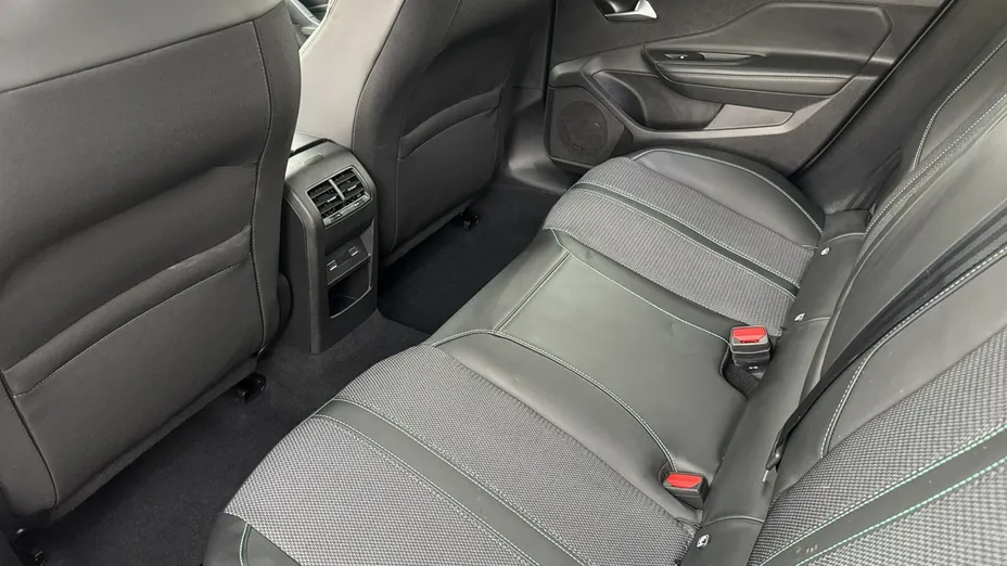 PEUGEOT 408 -