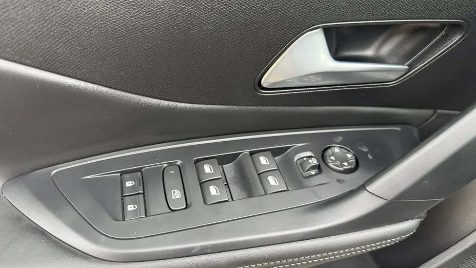 PEUGEOT 408 -