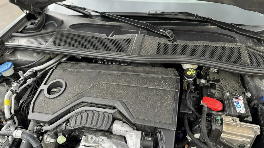 PEUGEOT 408 -