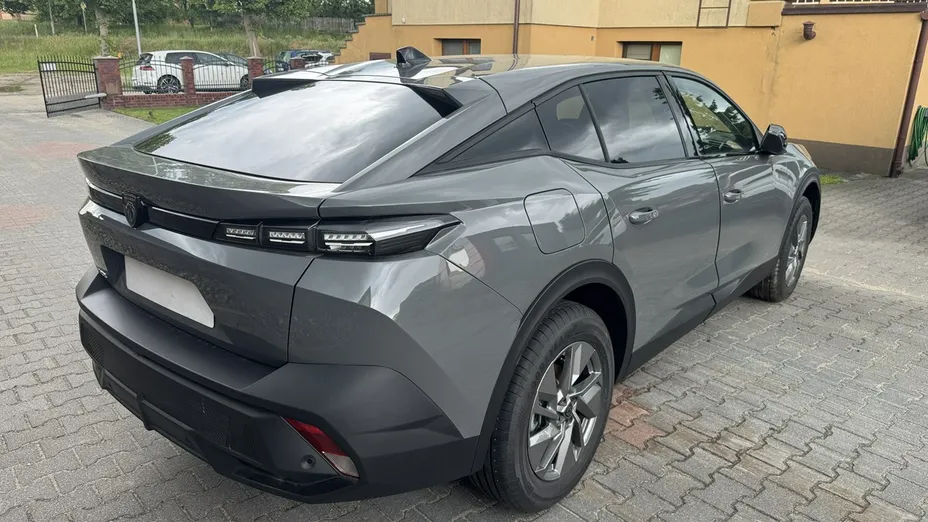 PEUGEOT 408 -