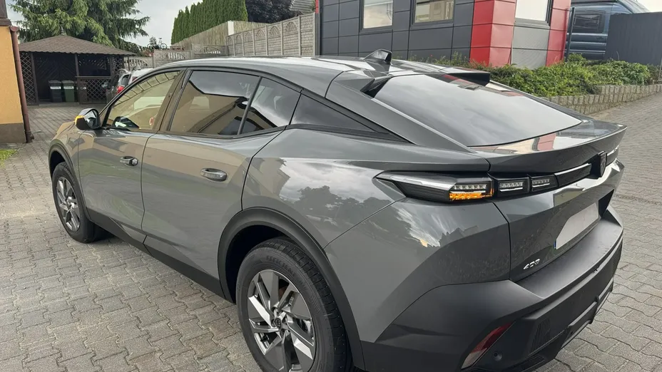 PEUGEOT 408 -