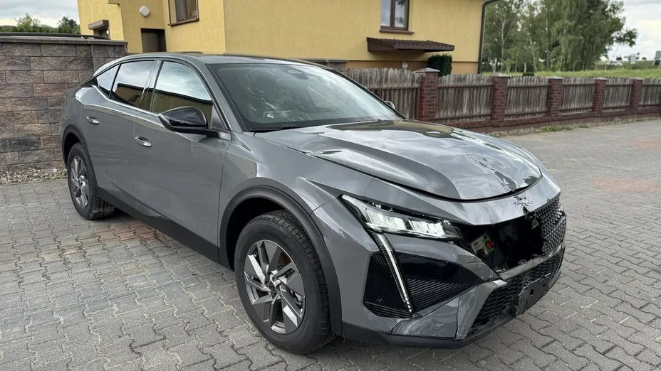PEUGEOT 408 -