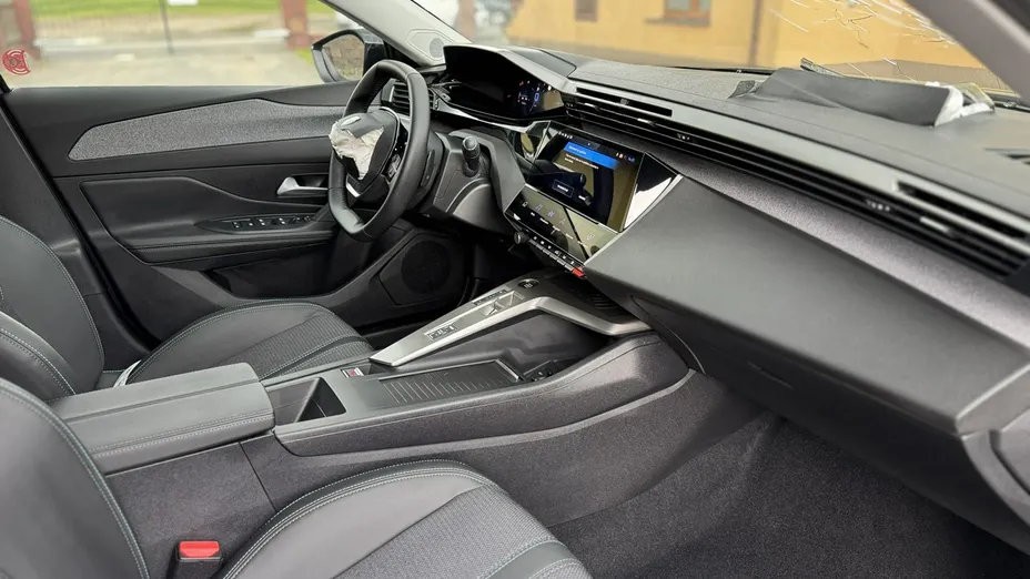 PEUGEOT 408 -