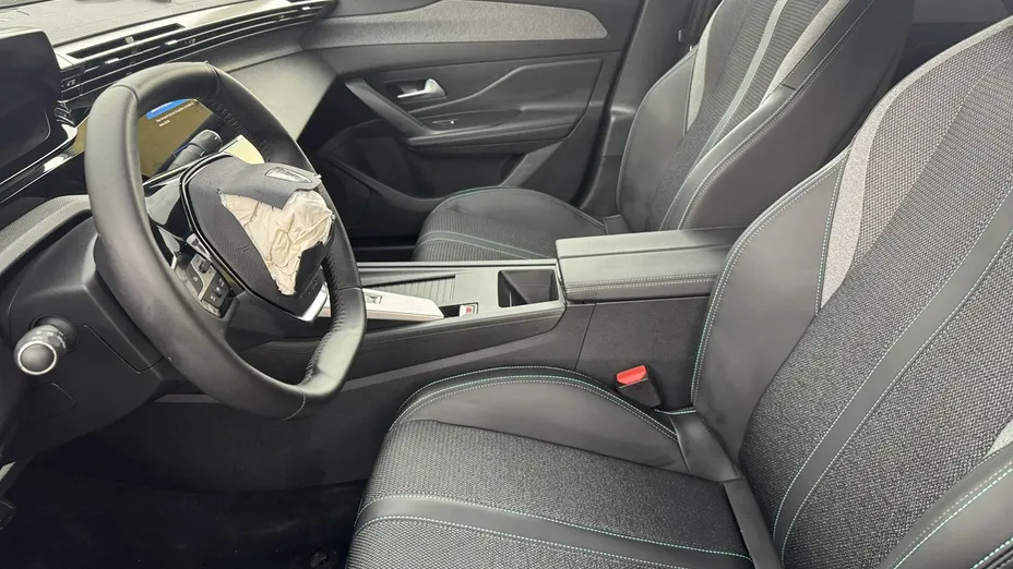PEUGEOT 408 -