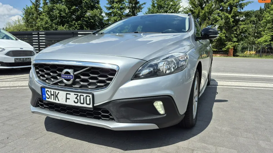 VOLVO V40 -